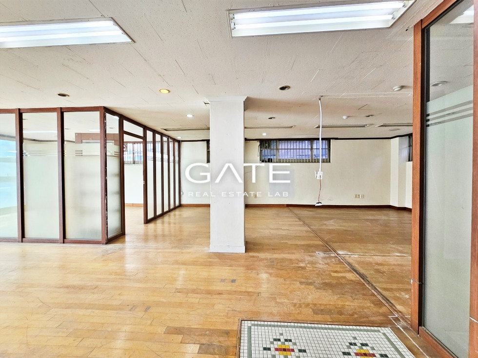 서울 서대문구 연희동 GATE 버스정류장 바로 앞에 있는 연희동 대로변 가성비 건물 월세 매물번호 14725 사진 1
