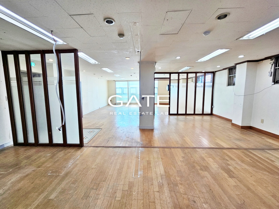 서울 서대문구 연희동 GATE 버스정류장 바로 앞에 있는 연희동 대로변 가성비 건물 월세 매물번호 14725 사진 2