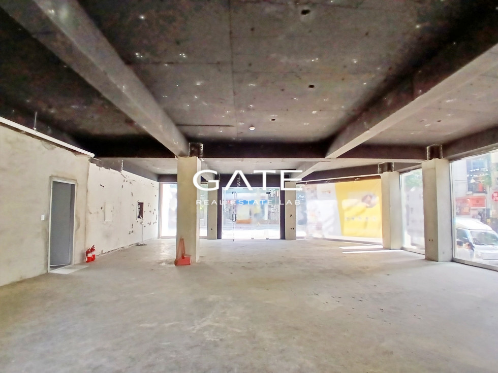 서울 마포구 서교동 GATE 홍대 정문 앞 대로변 코너 무권리 상가 월세 매물번호 12823 사진 3