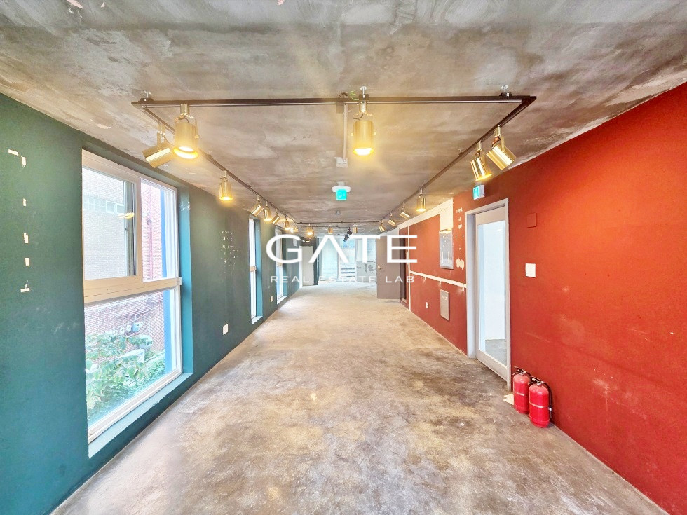서울 마포구 상수동 GATE 무권리 상수동 노출성 좋은 성업중인 2층 상가 월세 매물번호 12000 사진 1