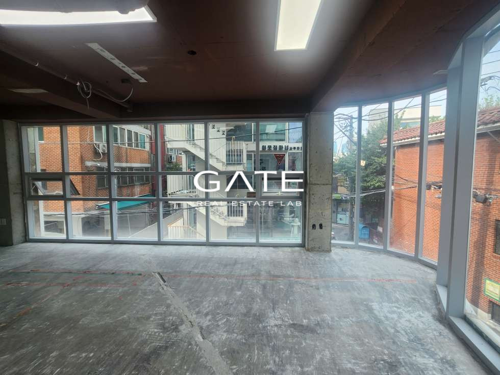 서울 마포구 동교동 GATE 무권리 연남 미로길 초메인 코너 가시성 좋은 상가 월세 매물번호 13261 사진 2