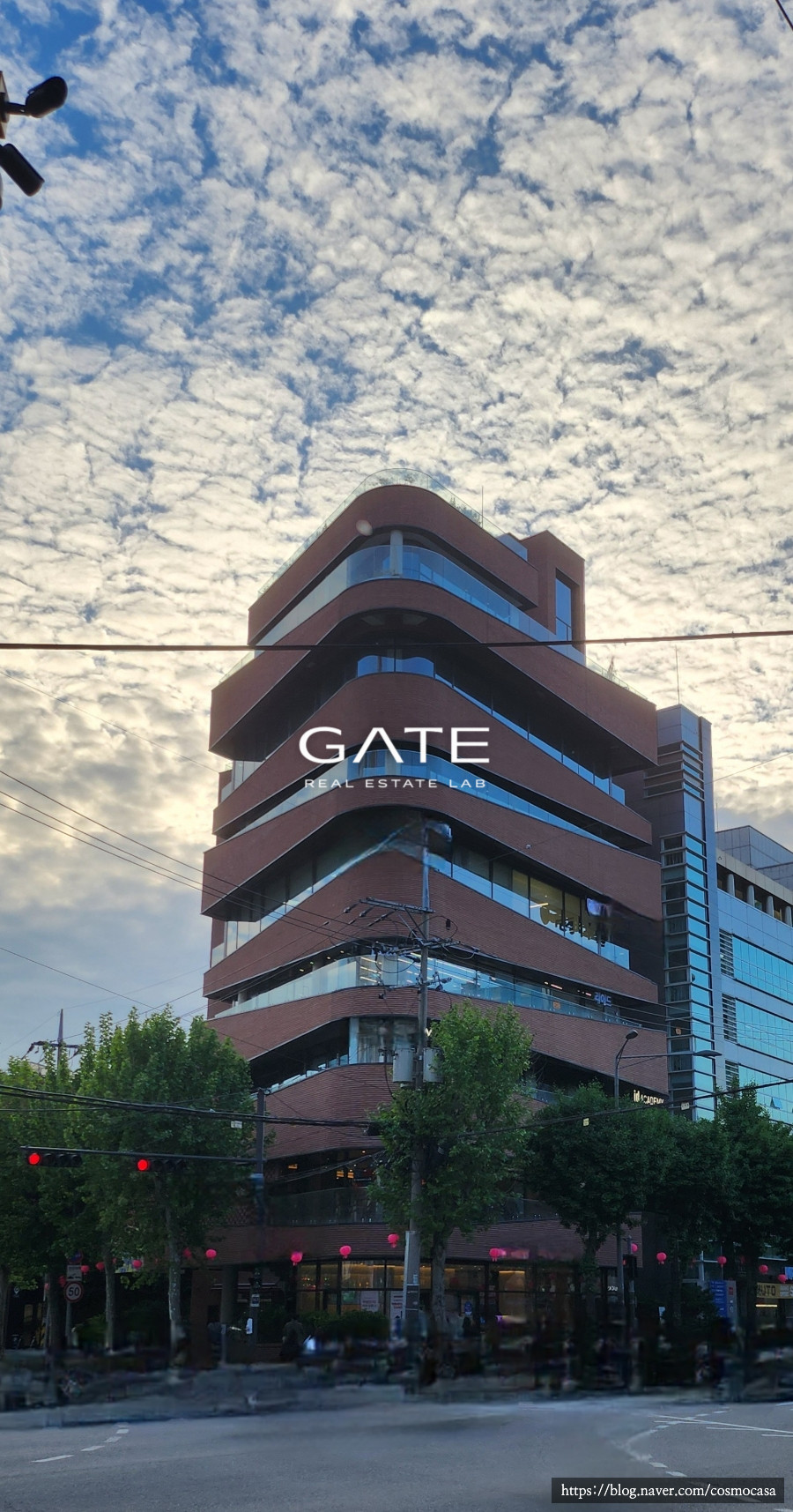 서울 마포구 서교동 GATE 무권리 층고 높은 홍대초역세권 대로변 사거리 코너 월세 매물번호 13362 사진 1