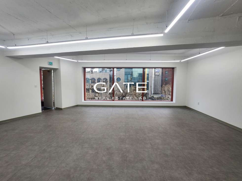 서울 마포구 동교동 GATE 홍대입구역 도보5분 옥상 단독 사용 채광 좋은 통창 월세 매물번호 14550 사진 1