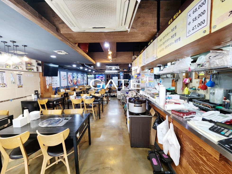 서울 용산구 남영동 실사진O 실50p 남영동 먹자골목 메인길 구조 좋고 넓은 상가 월세 매물번호 11507 사진 2