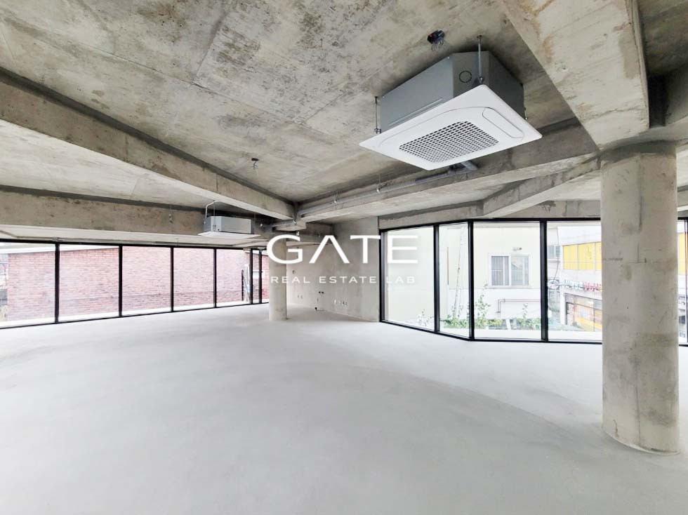서울 용산구 용산동2가 실사진O 무권리 해방촌 오거리 신축 건물 첫입주 상가 사무실 월세 매물번호 11621 사진 1