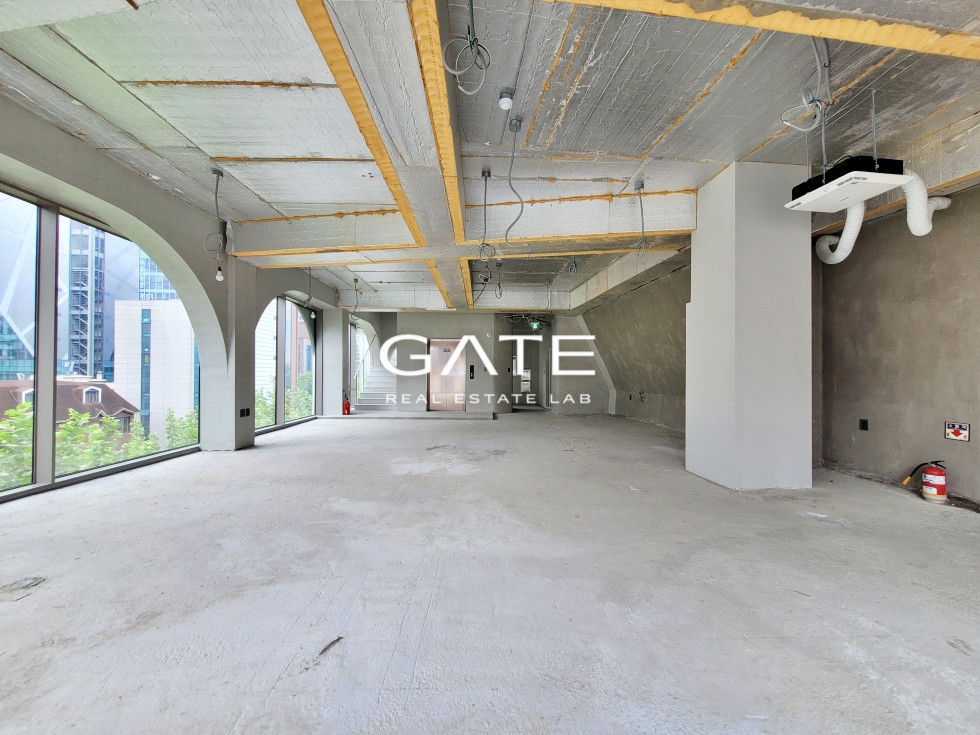 서울 마포구 동교동 GATE 홍대입구역 대로변 삼거리 코너 세련된 신축 건물 통임대 월세 매물번호 14031 사진 3