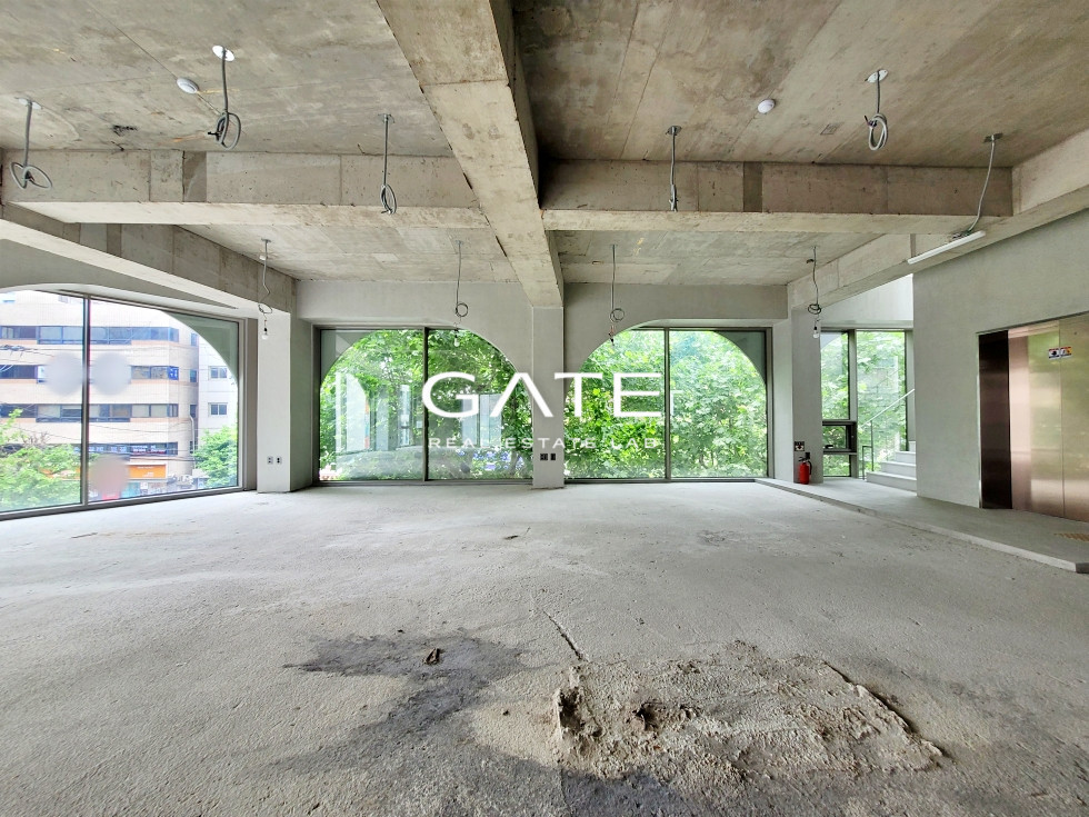 서울 마포구 동교동 GATE 홍대입구역 대로변 삼거리 코너 세련된 신축 건물 통임대 월세 매물번호 12720 사진 4